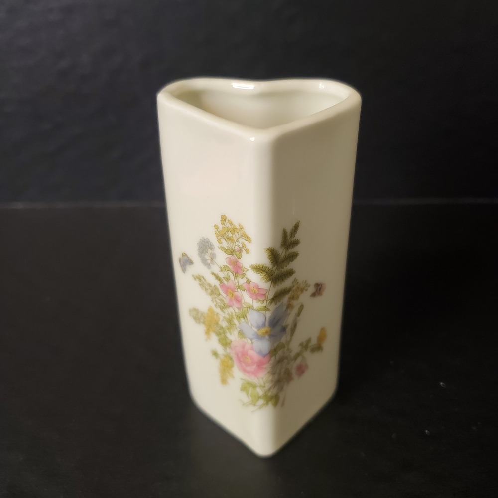 Takahashi Fern San Francisco Floral Mini Heart Shaped Bud Vase 4 Inch Japan